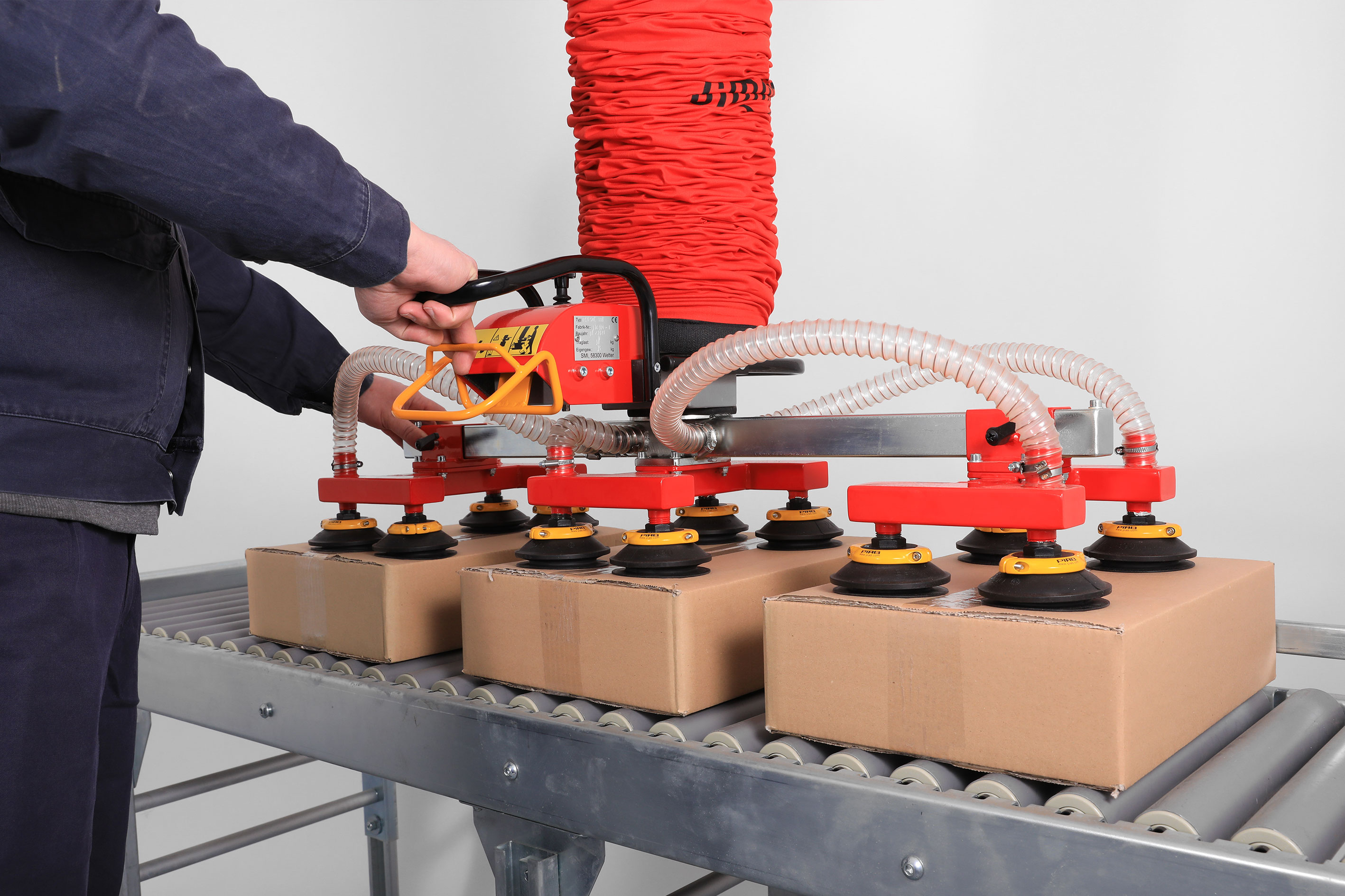 Kartonsheber, Kartons heben mit Vakuumheber, SMI Handling Systeme GmbH