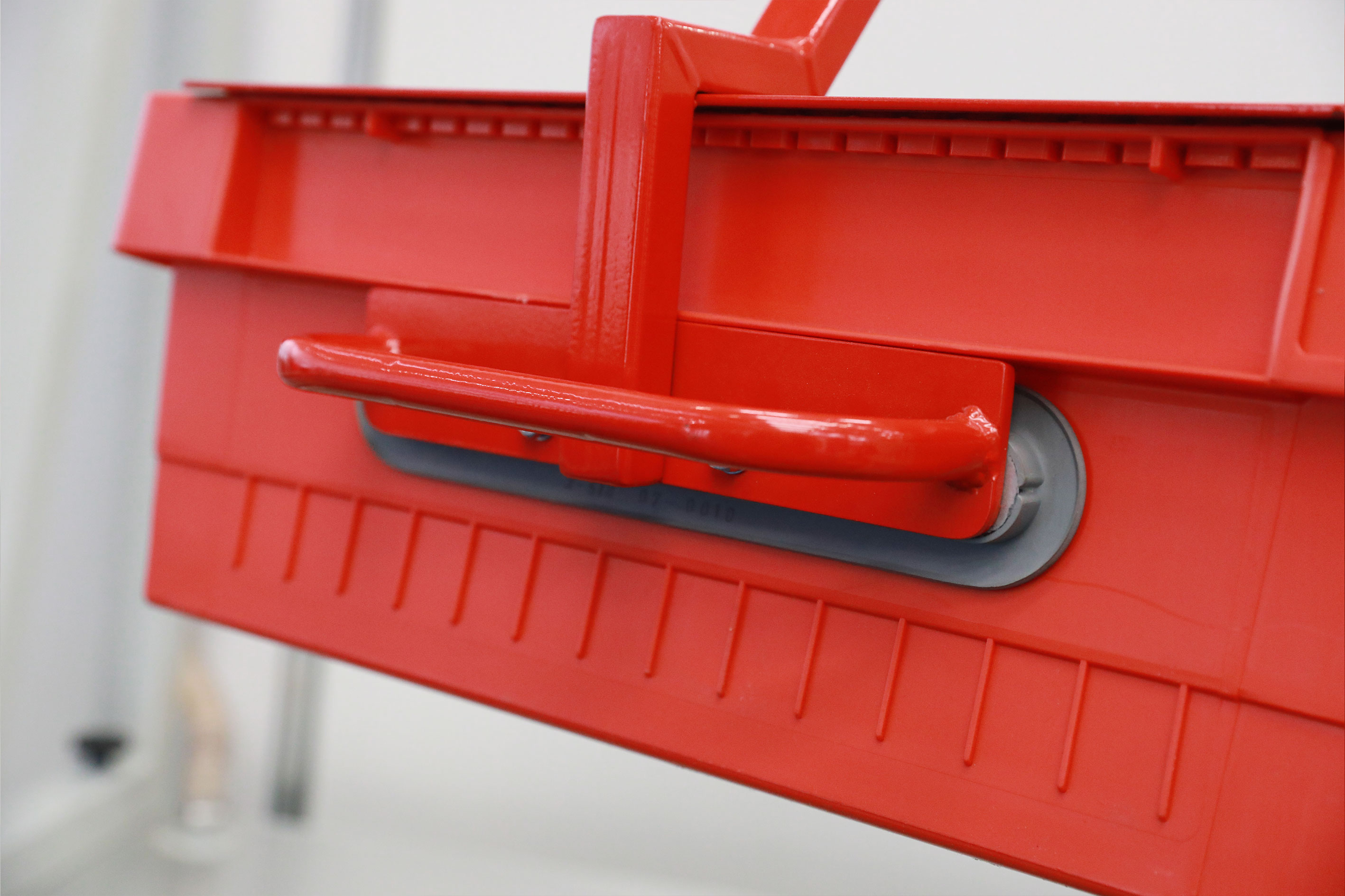 KLT Heber, KLT heben mit Vakuumheber, SMI Handling Systeme GmbH