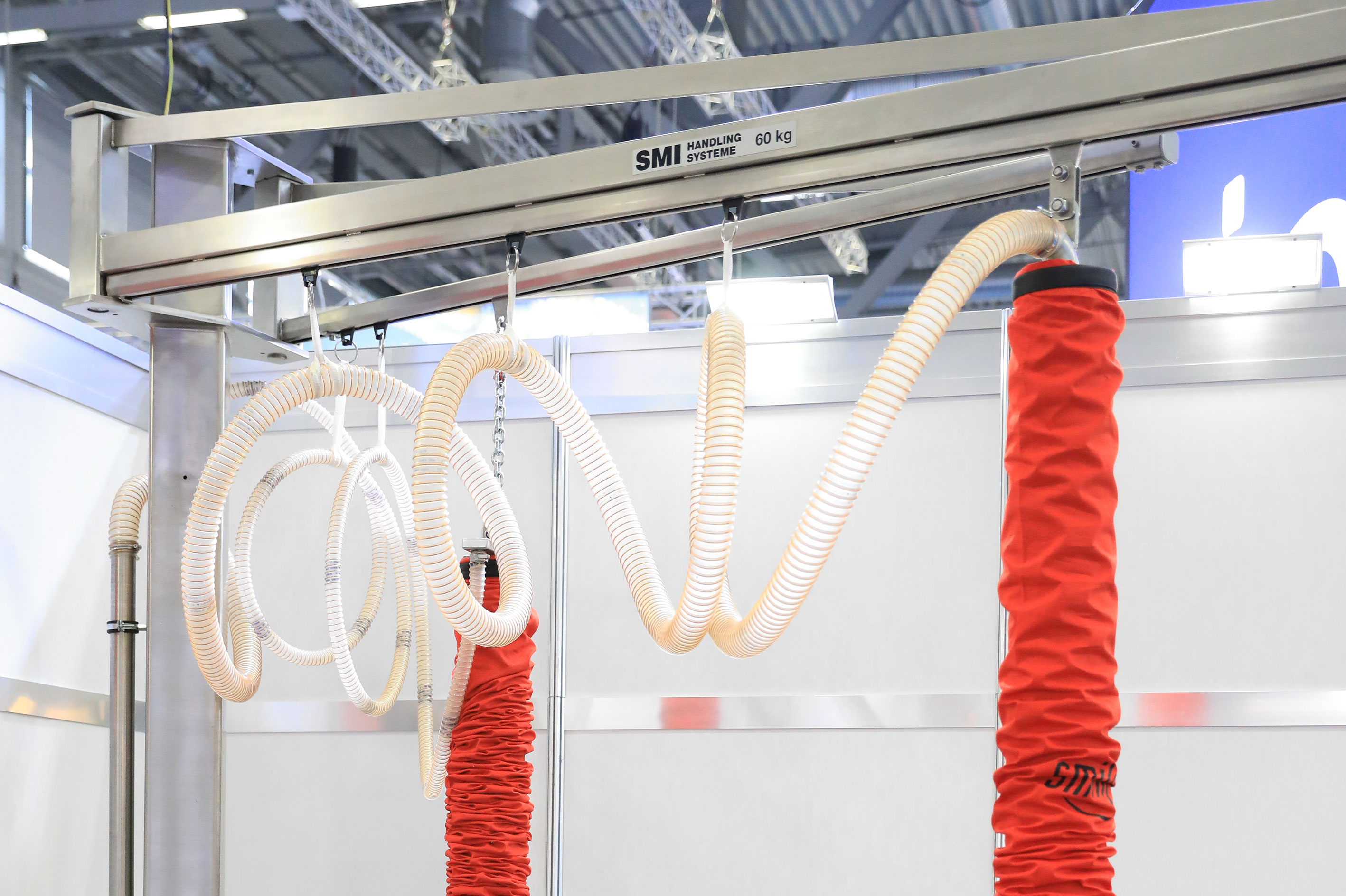 Versetzbarer Säulenschwenker in Edelstahl mit zwei Ausleger, SMI Handling Systeme GmbH