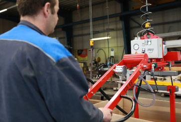 Sondervakuumtraverse für Betonsteine in Speditionsbehälter